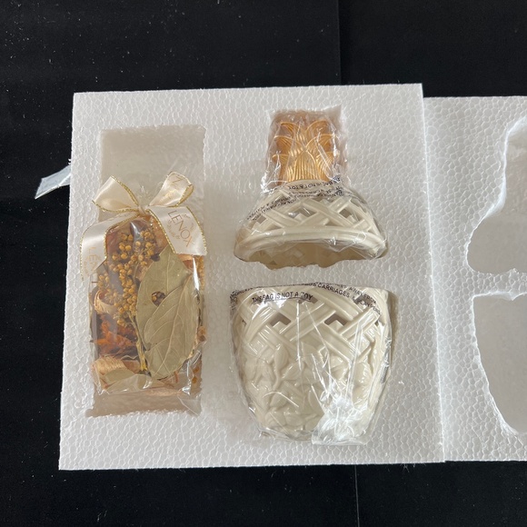 Lenox Vintage Pinapple with Potpourri - Picture 10 of 15